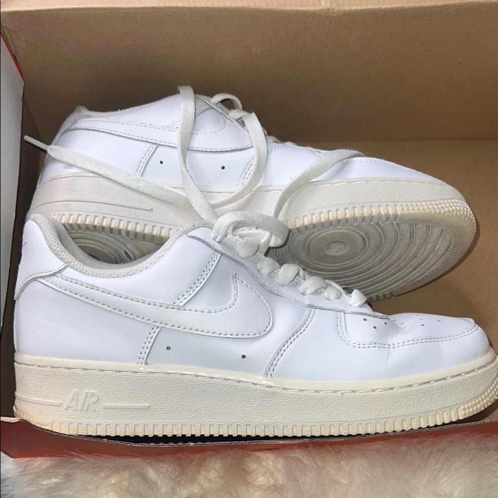UNISEX Nike Air Monarch IV ( 4E ) WHITE / METALLIC SILVER With Shoe Box 9.5 - Picture 4 of 17